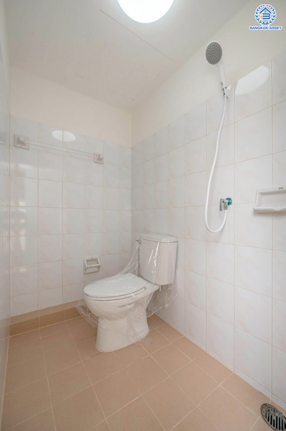 บ้านมือสองตกแต่งใหม่ โครงการ ศุภาลัยพาร์ควิลล์2 พหลโยธิน48 เนื้อที่ 71.6 ตร.ว. ฟังก์ชัน 3 ห้องนอน 4 ห้องน้ำ 1 ห้องแม่บ้าน จอดรถได้ 2 คัน บนทำเลเดินทางสะดวกเชื่อมต่อถนนสายไหม, ถนนลำลูกกา, ถนนพหลโยธิน ใกล้รถไฟฟ้าสายสีเขียว "สถานีสายหยุด" และทางด่วน "ฉลองรัช"